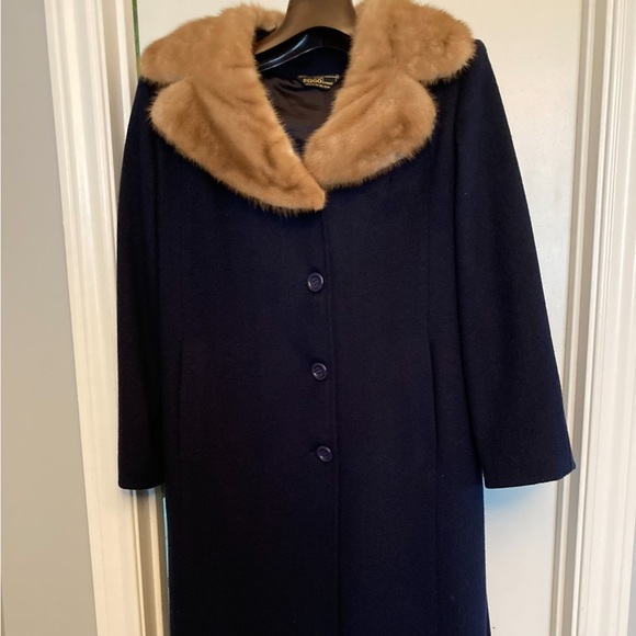 Women’s size 12 Petite Winter Coat with Fox fur collar. New, worn maybe twice :( - Picture 1 of 4